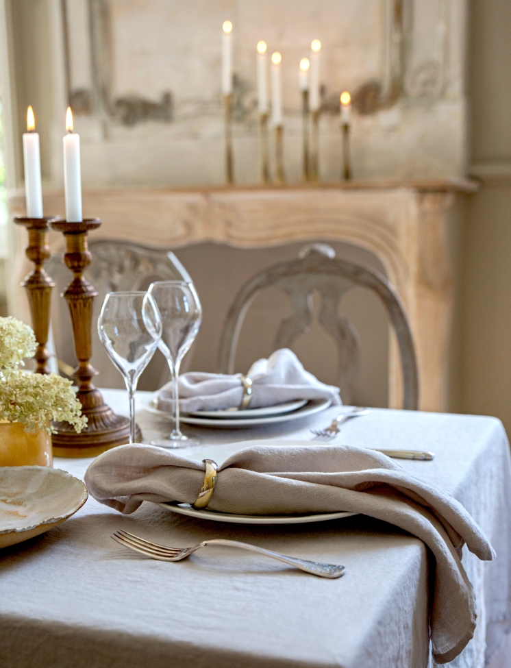 Pöytäliina 'Sunshine' 145x330 - Vaaleanharmaa