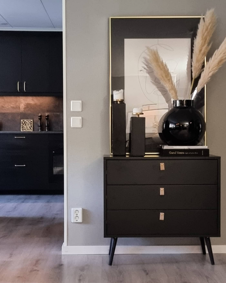 Lipasto 'Nordisk' - Musta