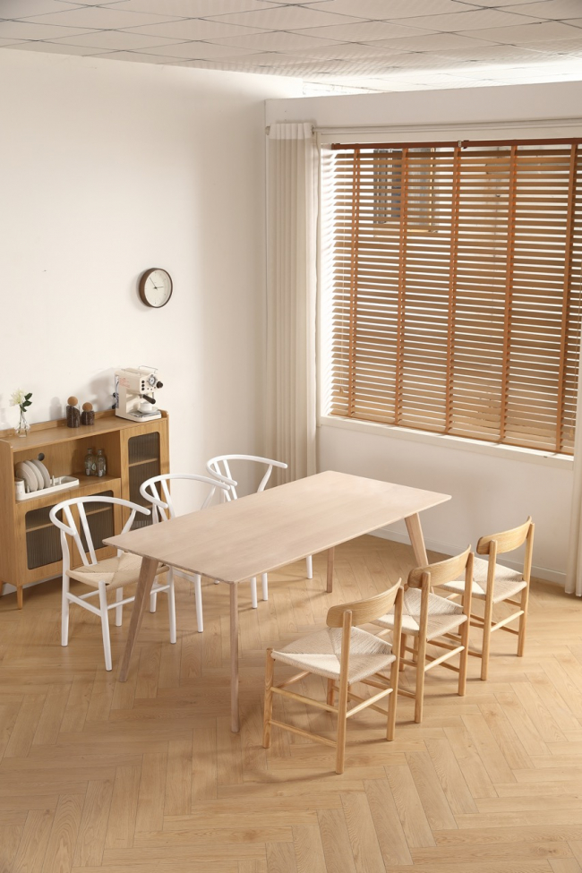 Ruokapöytä 'Line' 180 cm - Valkopigmentoitu