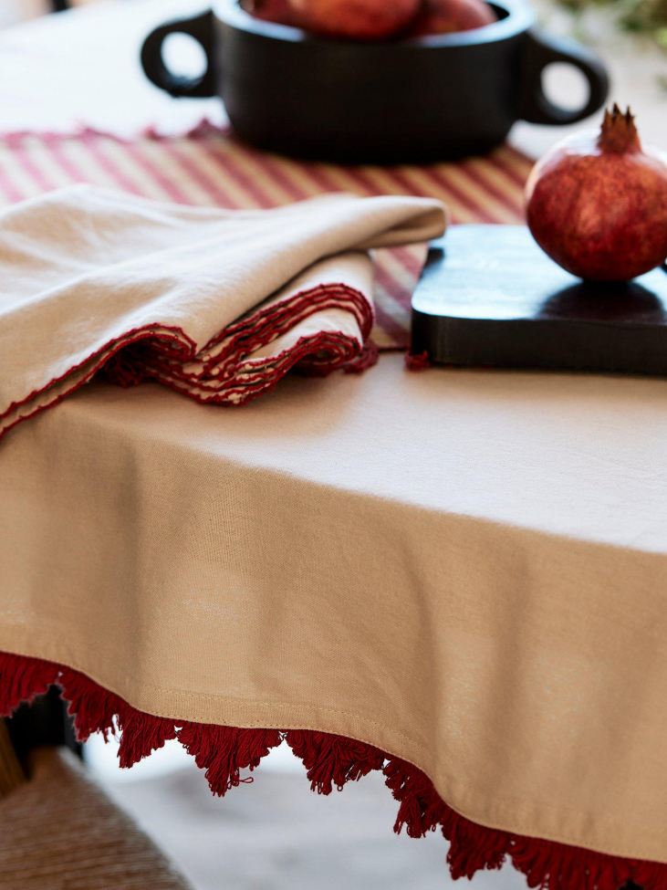 Pöytäliina 'Stine' 145x280 - Punainen