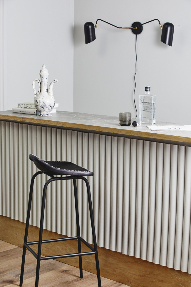 Seinälamppu 'ERIS' - Musta