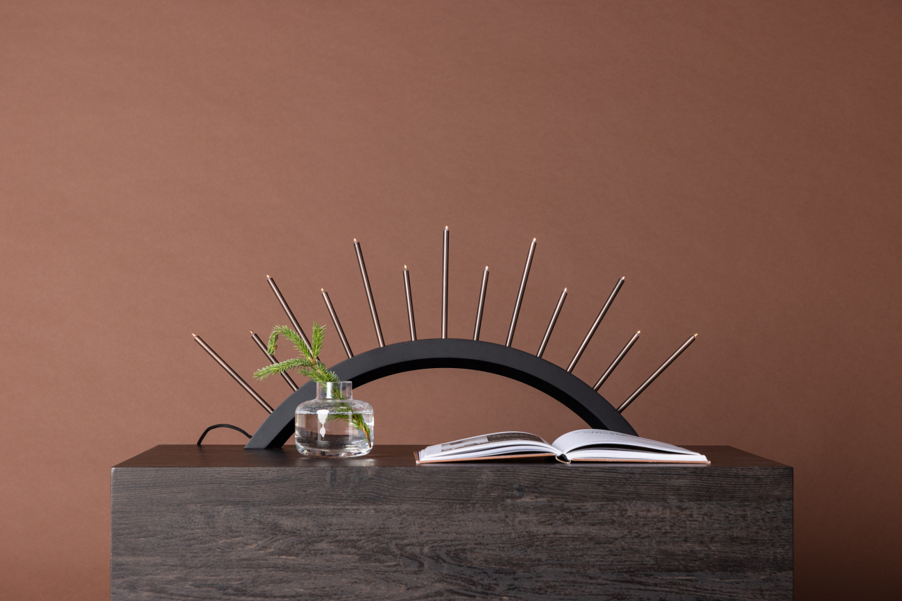 Adventtikynttelikkö 'Norrköping' - Musta