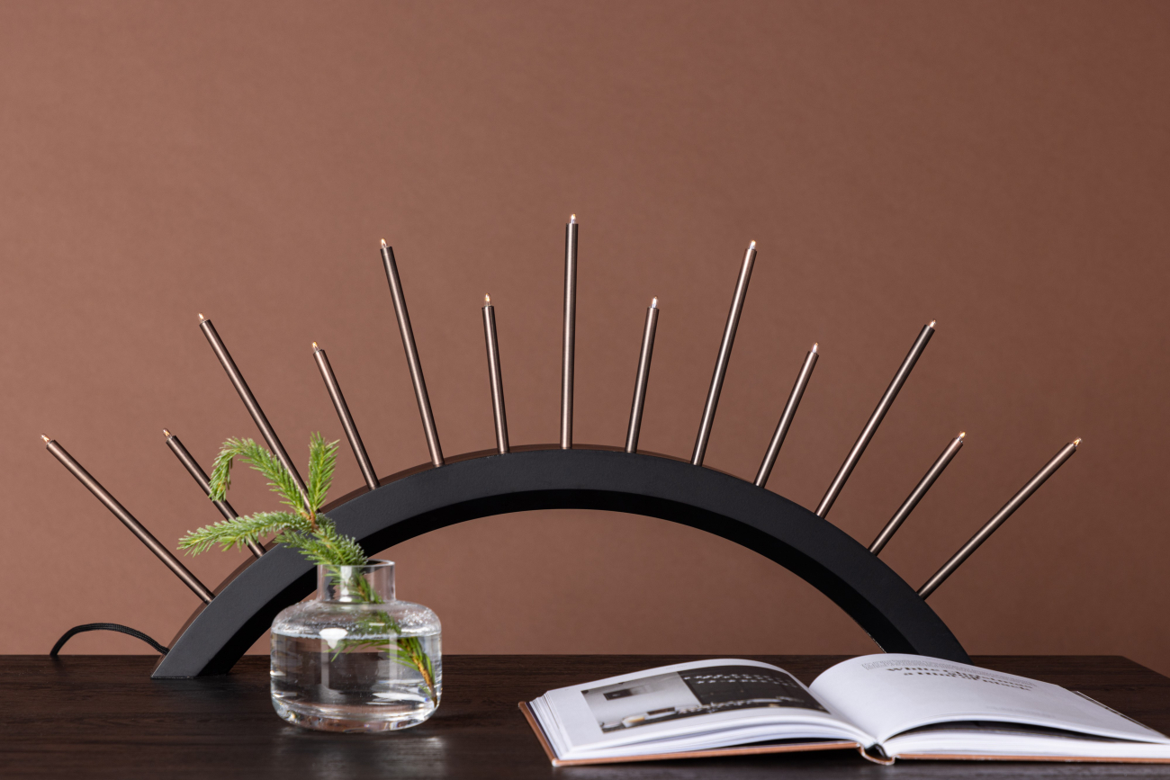 Adventtikynttelikkö 'Norrköping' - Musta