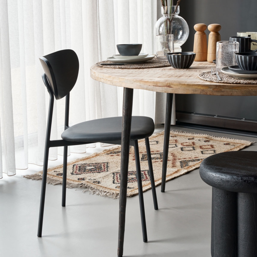 Tuoli 'Must' - Musta