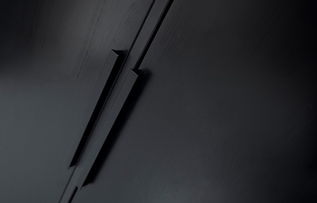 Kaappi 'Adam' - Musta