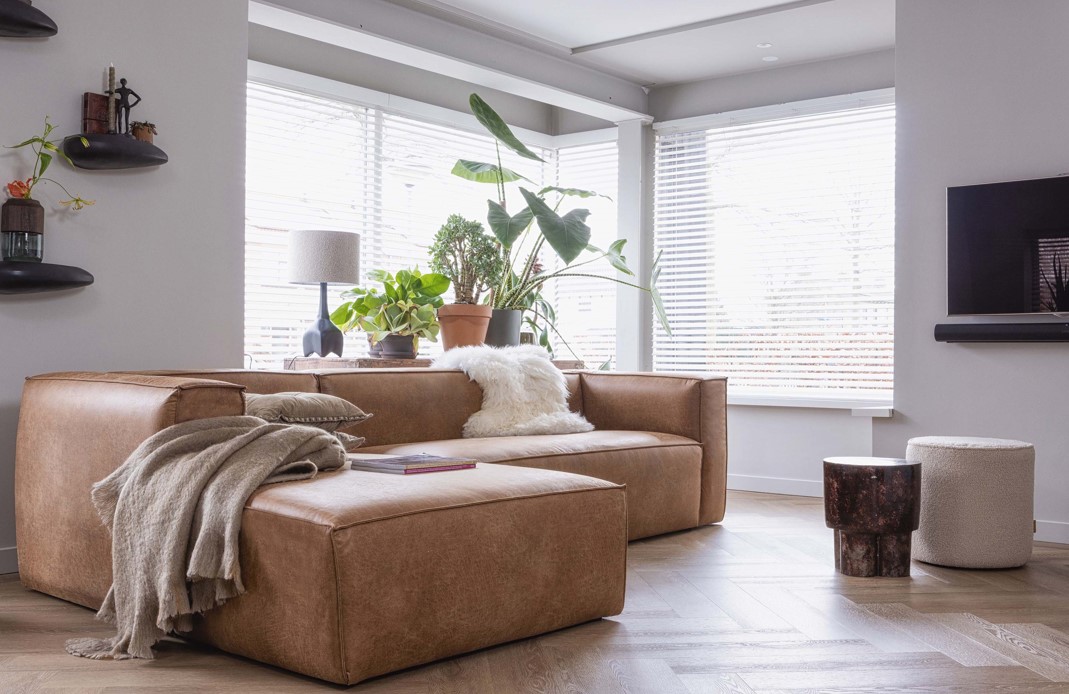 Kulmasohva 'Bean' - Koniakki