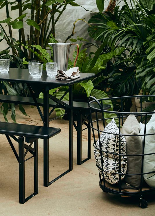 Stålkorg på hjul - Musta