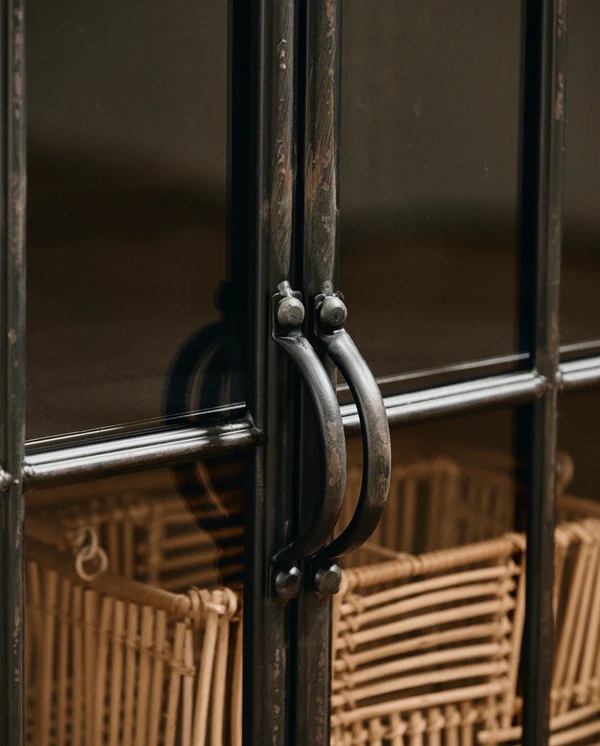 Kaappi 'Downtown Black' 2 - Musta