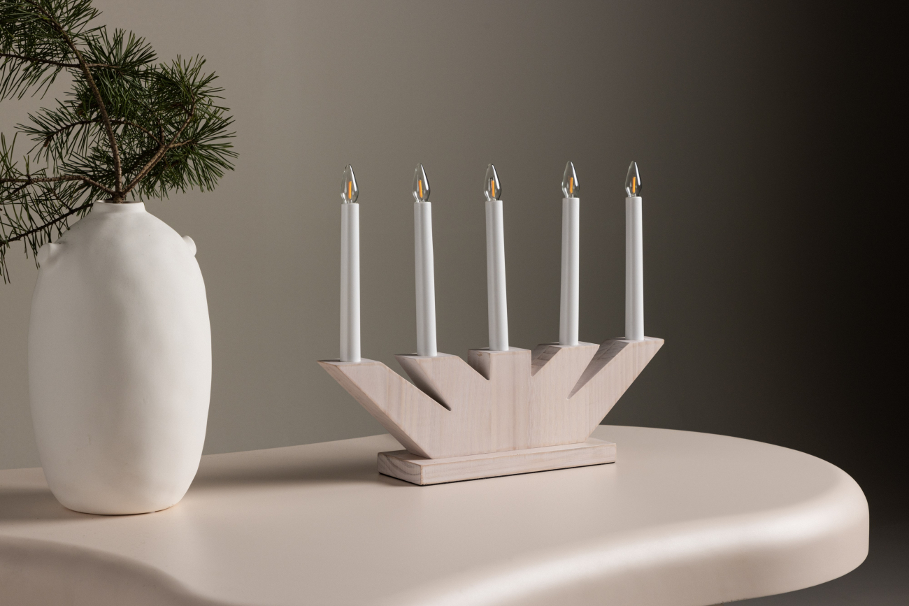 Adventtikynttelikkö 'Katrineholm' - Valkoinen