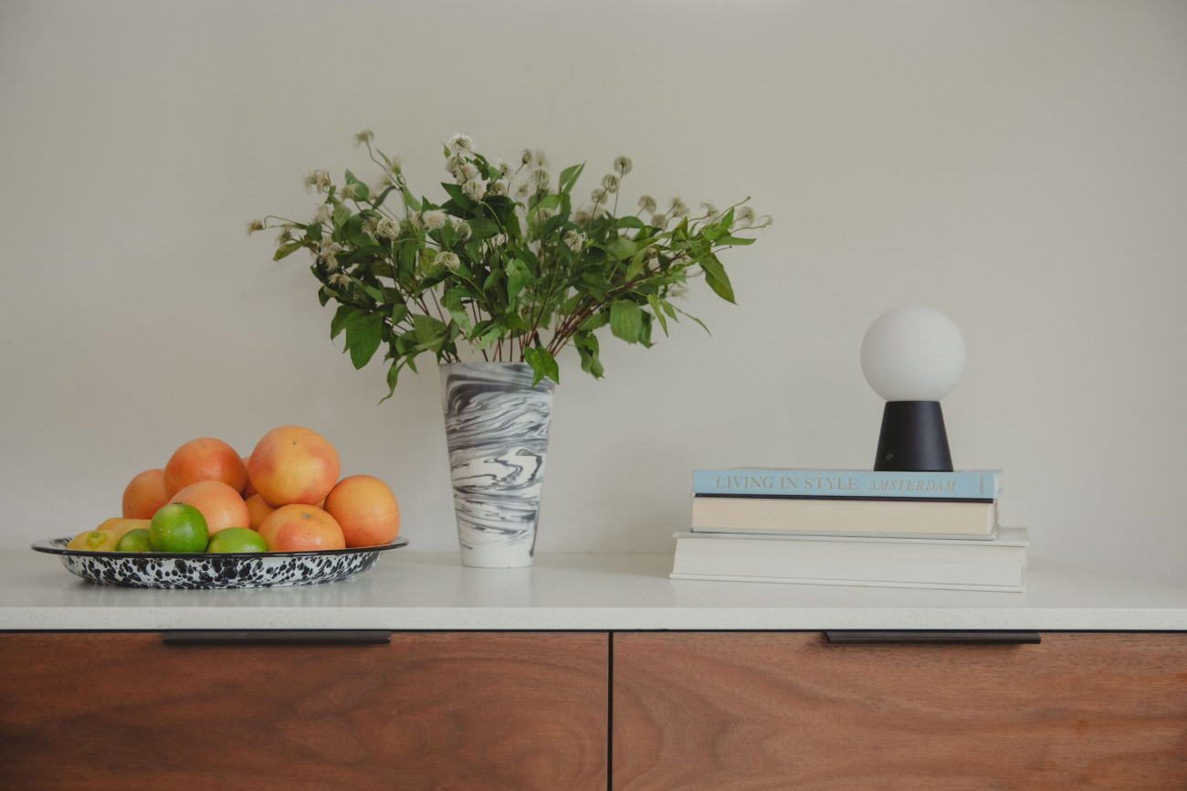 Maljakko 'Conic' - Musta/Valkoinen S