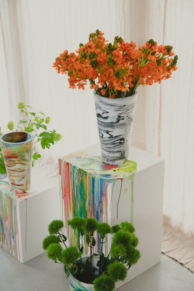 Maljakko 'Conic' - Musta/Valkoinen M