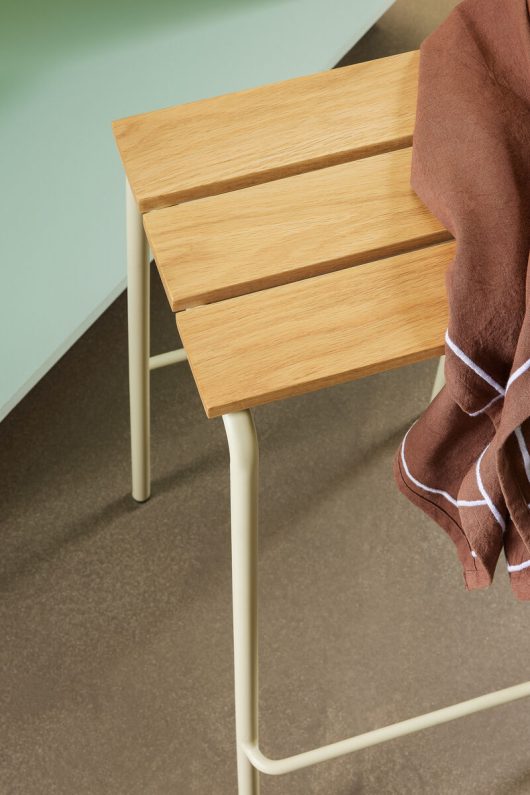 Baari-tuoli 'Stilt' - Luonnonväri