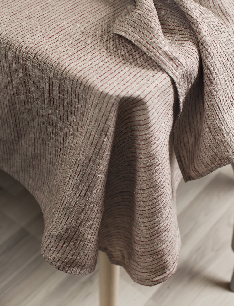 Pöytäliina 'Linus' 145x250- Punainen/Musta