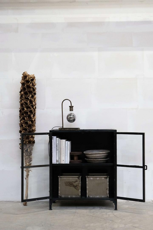 Pieni lasivitriini 2 ovella 'Barack' - Musta