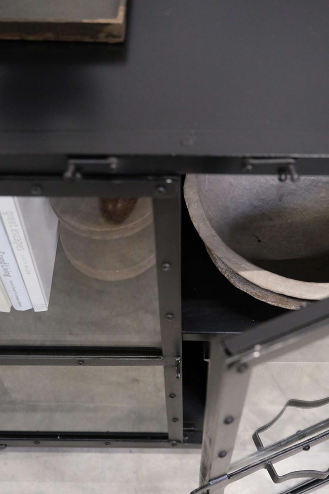 Pieni lasivitriini 2 ovella 'Barack' - Musta