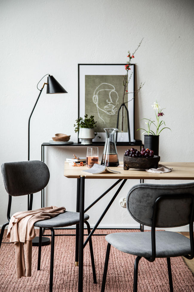 Ruokaryhmä 'Kungsholmen Hornstull' - 1 Pöytä & 4 Tuolia